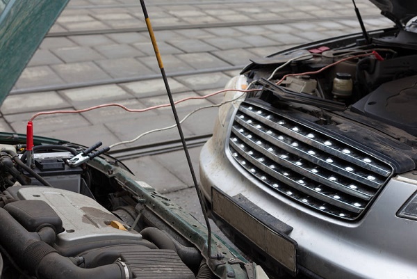 خطرات کار با باتری خودرو